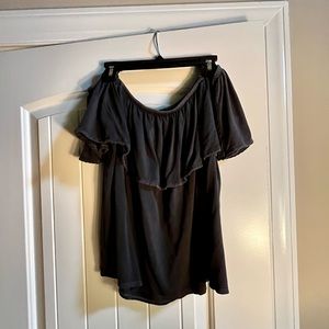 🐥American Eagle Off the Shoulder Top